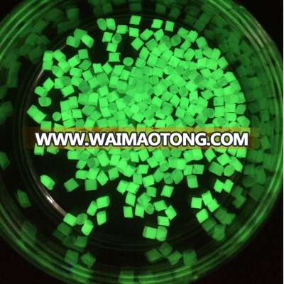 Bulk green luminous pigment for color concentrate